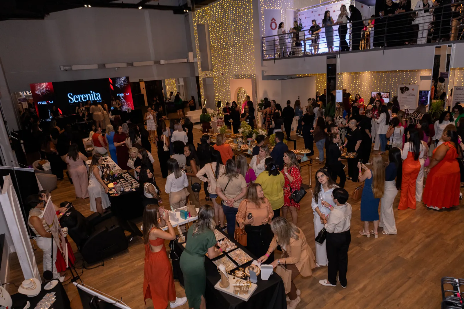 Mulheres empreendedoras em networking no Rodada de Saia